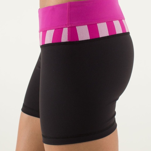 Lululemon Reverse Groove Shorts Size 6 Black Raspberry Waistband - Picture 4 of 15
